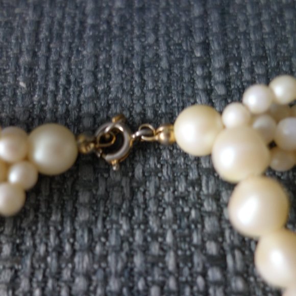 Pearl Necklace - Picture 2 of 7